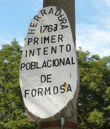 Cartel que indica la fundación de San Carlos de Timbó